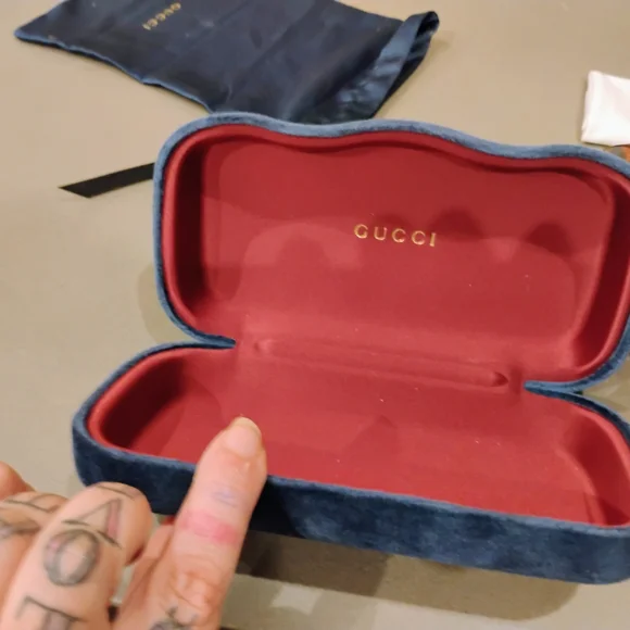 Gucci Tortoiseshell Sunglasses with Case - Picture 4 of 6